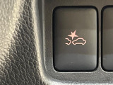 【エマージェンシーブレーキ】走行中に前方の車両等を認識し、衝突しそうな時は警報とブレーキで衝突回避と被害軽減をアシスト。より安全にドライブをお楽しみいただけます。