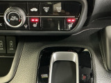 運転席/助手席シートヒーターで寒い日もすぐに温かくなり快適に過ごせます。2段階の温度調整が可能です