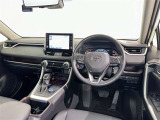 運転席まわりです。 各操作スイッチは使いやすい位置に配置されてます。