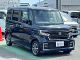 当社の車両には『安心して車選びをしていただくために』お支払い総額を表示しております。税金、自賠責保険料、登録費用、リサイクル料金が含まれており、県内登録及び届出で店頭納車の場合になります。