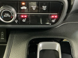運転席/助手席シートヒーターで寒い日もすぐに温かくなり快適に過ごせます。2段階の温度調整が可能です