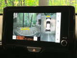 【パノラミックビューモニター】専用のカメラにより、上から見下ろしたような視点で360度クルマの周囲を確認することができます☆死角部分も確認しやすく、狭い場所での切り返しや駐車もスムーズに行えます。