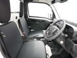 乗り降りも運転もしやすい車内空間です♪