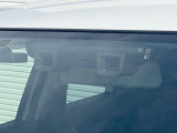 【スズキ セーフティサポート】走行中に前方の車両等を認識し、衝突しそうな時は警報とブレーキで衝突回避と被害軽減をアシスト。より安全にドライブをお楽しみいただけます。