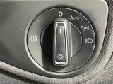 【オートライト(AUTO)】外の明るさをシステムが感知して、自動でヘッドライトが点灯します!ヘッドライトをつけ忘れを防ぐ便利機能です。