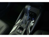 【電動パーキングブレーキ】オートモードのときは、シフトレバーの操作に応じてパーキングブレーキが自動で作動♪