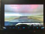 【バックカメラ】運転が苦手な方も車庫入れラクラクです!ギアをリバースに入れれば自動的に切り換わりますので、面倒な操作は不要です♪狭い駐車場もお車を傷つけず安心ですね!