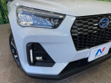 【シーケンシャルターンランプ付きLEDヘッドライト】人気の『流れるウィンカー』付きのLEDヘッドライトを装備♪高級感はもちろん、点灯時は存在感たっぷりで他車からも認識されやすく安心です。