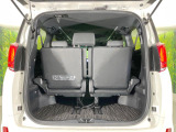 普段のお買い物や通勤、送迎等に十分な荷室スペースを確保しております。セカンドシートを倒すと、大きな荷物の積載も可能です♪