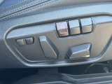 運転席メモリー付きフロント電動シート装備。