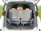 普段のお買い物や通勤、送迎等に十分な荷室スペースを確保しております。セカンドシートを倒すと、大きな荷物の積載も可能です♪