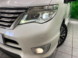 【LEDヘッドライト】悪天候や夜間走行時も良好な視界を確保し安心して運転できる高輝度LEDヘッドライトを装備!点灯速度が早く、消費電力も抑えられています。