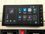 【9インチスマホ連携ディスプレイオーディオ】 対応しているスマホアプリを大画面で使えます!フルセグテレビやラジオの視聴、Bluetooth接続による音楽鑑賞、ハンズフリー通話なども利用可能です。