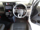 視界良好、操作しやすい運転席です。