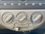 寒い冬も暑い夏も全席に快適な空調を届けてくれる、ダイヤル式エアコンを装備♪
