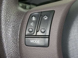 ステアリングスイッチ装備!運転しながら手元でオーディオの操作などができます。