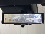 【インテリジェント ルームミラー】車両後方のカメラ映像をミラー面に映し出すので、車内の状況や、天候などに影響されずいつでもクリアな後方視界が得られます!