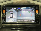 前後左右4つのカメラで、上から見たような映像をお届け、駐車時も安心、アラウンドビューモニター付(肉眼では確認し辛い左前の映像に切り替えることも可能です)。