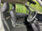 運転席シート廻りは使用感も少なく、良好な状態となっています。丁寧に使われていたことがよくわかりますね。