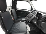 乗り降りしやすく、運転もしやすい快適空間です