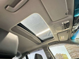 解放感溢れる【サンルーフ】☆車内には爽やかな風や太陽の穏やかな光が差し込みます☆