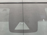 【プリクラッシュセーフティ】前方の車両等を検知し、衝突しそうな時は警報で注意を促し、ブレーキを踏む力をサポート。ブレーキを踏めなかった場合は衝突被害軽減ブレーキが作動、衝突回避をサポートします。