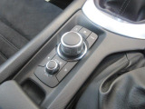 マツダコネクトを操作するコマンダーコントロールです。運転中に自然と手の触れる位置に配置されています。