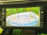 【バックカメラ】駐車時に後方がリアルタイム映像で確認できます。大型商業施設や立体駐車場での駐車時や、夜間のバック時に大活躍!運転スキルに関わらず、今や必須となった装備のひとつです!