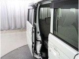 ゆとりある広々とした車内空間は、ドライブを始め買い物やレジャーなど、幅広く活躍します。一人でもみんなとでもお出かけを楽しみましょう!