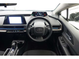 スポーティームード溢れる運転席周りですね。 クイックなドライビングに対応できるよな運転席回りになっています。 ドライブがますます楽しくなりますね!