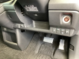 左側に高速で便利なETCがあり、横滑りを防ぐVSAなどのスイッチは、運転席の右側、手の届きやすい位置にあります。