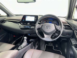 運転席まわりです。 各操作スイッチは使いやすい位置に配置されてます。