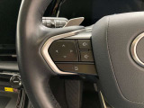 運転中、オーディオの操作をしてて、ハッとしたことはありませんか?ステアリングスイッチは、運転中でもハンドルでオーディオの操作が可能です。安全なドライブをサポートします。
