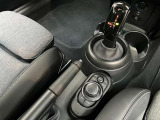 弊社お客様より頂いた下取車やデモカーが在庫の殆どを占めています。車の経歴や整備記録が分かり、ご安心してお車をお選び頂ける正規ディーラーならではのラインナップでございます。