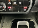 運転席/助手席シートヒーターで寒い日もすぐに温かくなり快適に過ごせます。2段階の温度調整が可能です