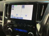 純正ナビを装備。タッチパネル式で使いやすく、お出かけもラクラクです。