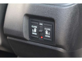 リアは両側パワースライドドアで開閉には運転席のスイッチ、もしくはスライドドアのドアハンドルを軽く引くだけで自動開閉します。
