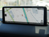 マツダコネクトの10.25インチワイドセンターディスプレイです。『Android Auto』『Apple CarPlay』や独自のコネクテッドサービスに対応したインターフェイスシステムです。