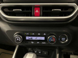 オートエアコン♪お好みの温度に設定するだけで車内を快適空間にしてくれますよ♪