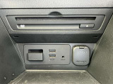 DVD/CD/USB/AUX/ブルートゥース/フルセグTVと各種オーディオに対応しています。