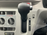 オートマチックシフトレバーは、手になじみ操作しやすい形状で安全運転にもつながります♪