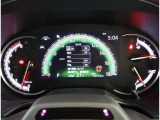とっても見やすいメーターです。夜間時はラグジュアリーな気分にさせてくれる照明が魅力ですので、夜のドライブも楽しみになりますよ♪