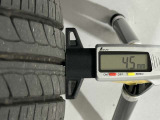 夏タイヤの残り溝は4.5mmです。スリップラインからは3.0mmとなっております。