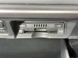 【ETC】高速道路などの料金所における自動料金支払いシステムです。車載器と料金所のアンテナとの間で無線通信を行い、料金を自動で支払うことができます。