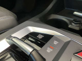 【プッシュスタート】プッシュスタートの最大のメリットは「防犯対策」です。スマートキーと車のIDが合致しないとエンジンは始動させることができません。