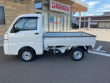 当店は、大浦街道沿いに店舗を構えております。下取車を中心に、高品質の車を厳選し、展示致しております。