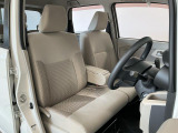 【運転席・助手席】内装ルームクリーニング済みです。しっかり綺麗にしていますので、是非、お確かめください。車に自信があるからこそ、是非一度ご来店頂き内外装も見てもらえると幸いです。