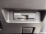 スマートインタイプのETCなのでスッキリ格納されます。