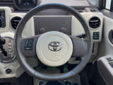 インテリアに合わせたデザインのステアリングは、運転される方のことも考え、運転しやすい形状、大きさです。是非一度、実際に触ってお確かめください。