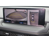 運転をしやすくする多彩な視界を手に入れるシステム。「見通しの悪い交差点での発進」「料金所などへの幅寄せ」「バック駐車」「縦列駐車」といった、多くの人が苦手意識を持ちやすいシーンで効果を発揮します。